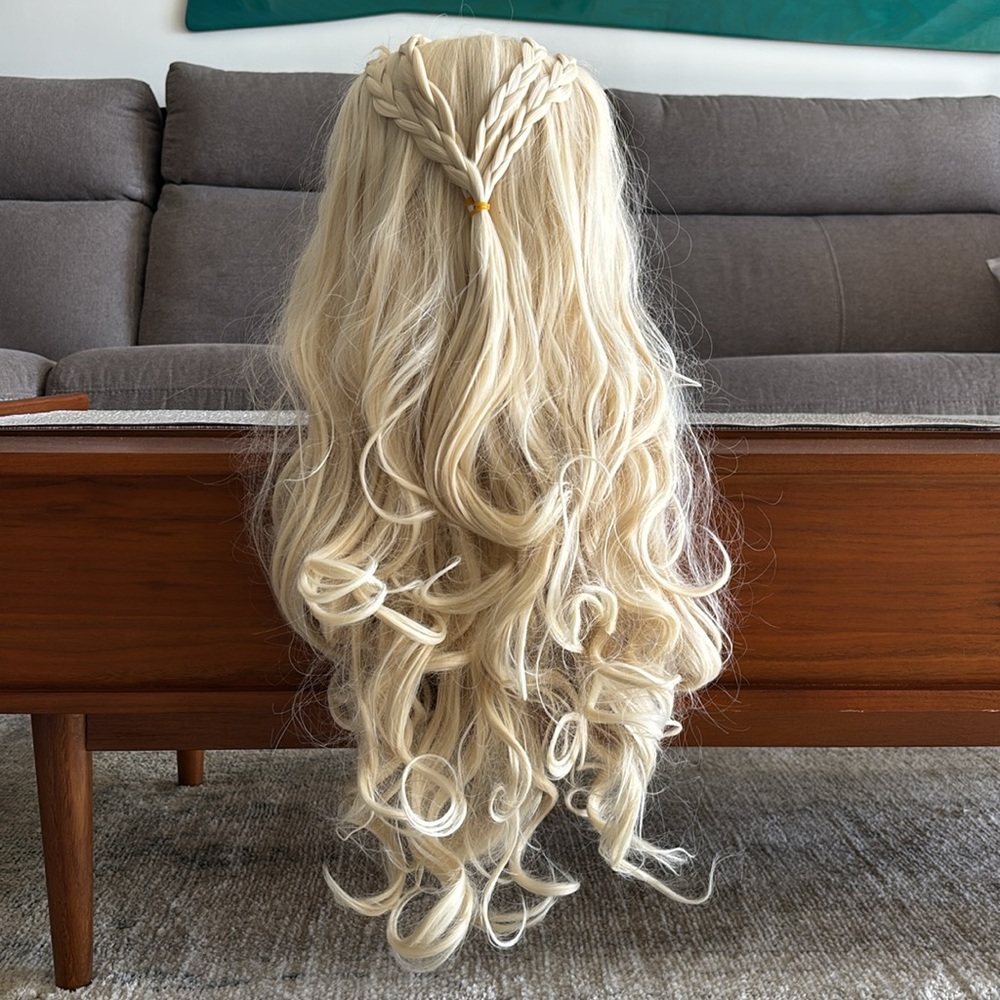 Costume - Game of Thrones - wig- cloak - baby dragon